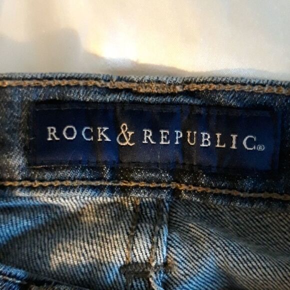 ROCK & REPUBLIC Straight Leg Jean's 2 - Picture 6 of 10